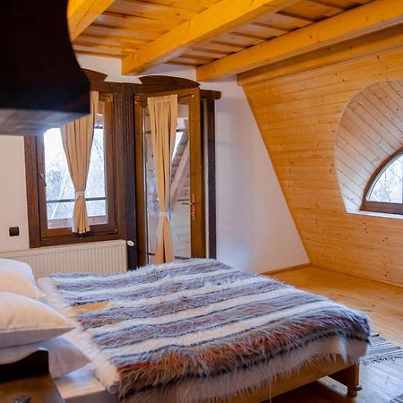 Conacul Drahneilor Hotel Ruscova Ngoại thất bức ảnh