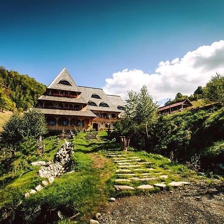 Conacul Drahneilor Hotel Ruscova Ngoại thất bức ảnh
