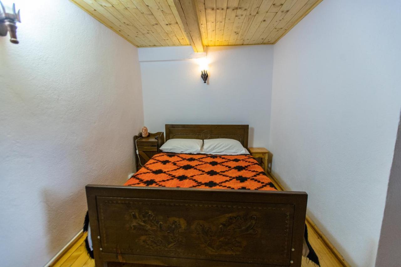 Conacul Drahneilor Hotel Ruscova Ngoại thất bức ảnh