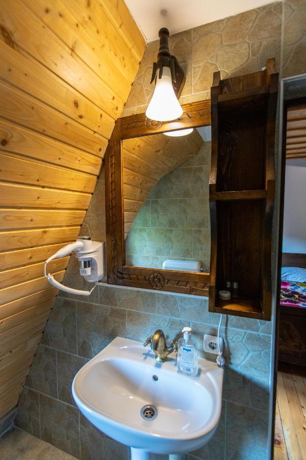Conacul Drahneilor Hotel Ruscova Ngoại thất bức ảnh