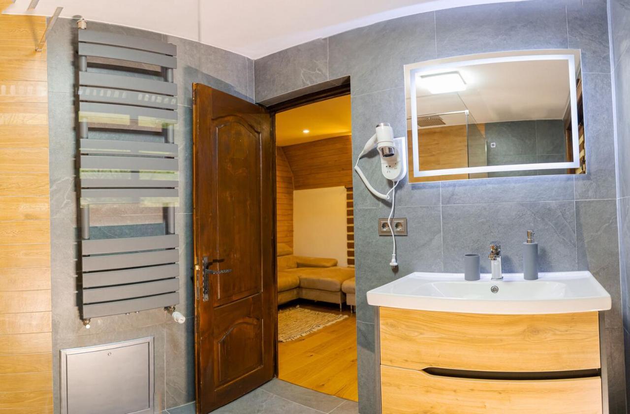 Conacul Drahneilor Hotel Ruscova Ngoại thất bức ảnh