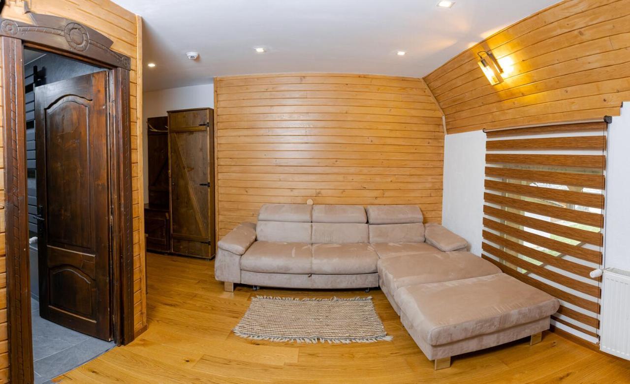 Conacul Drahneilor Hotel Ruscova Ngoại thất bức ảnh