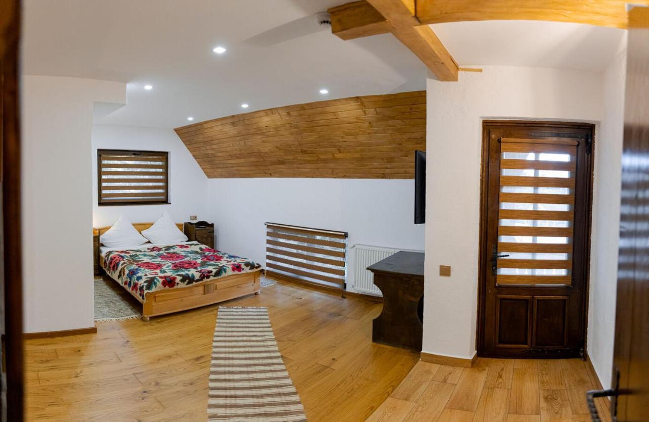 Conacul Drahneilor Hotel Ruscova Ngoại thất bức ảnh
