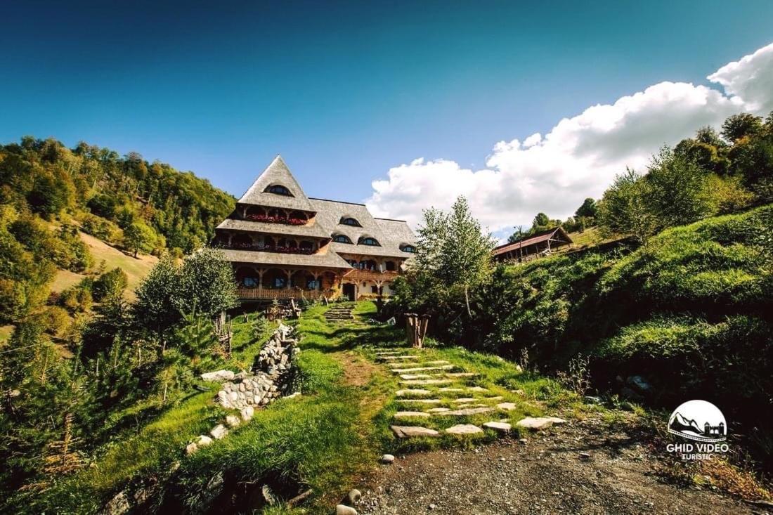 Conacul Drahneilor Hotel Ruscova Ngoại thất bức ảnh