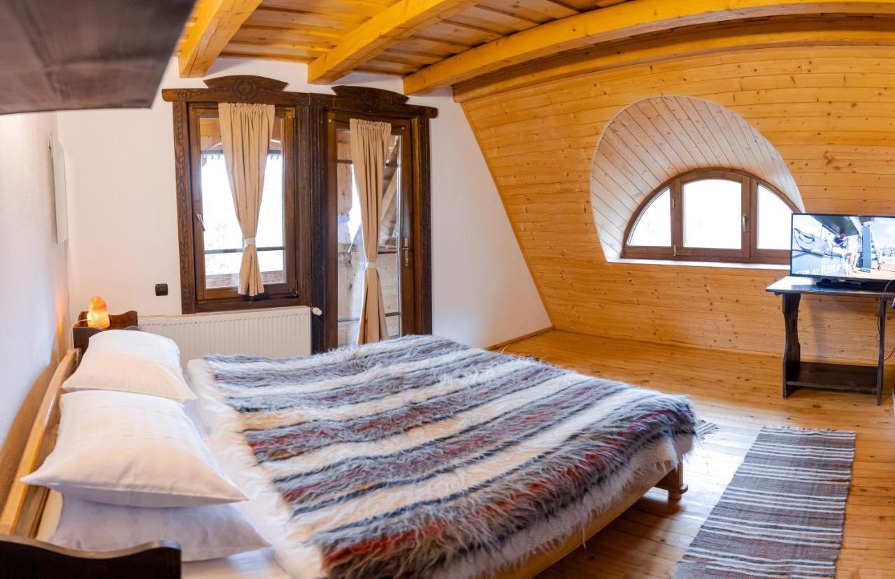 Conacul Drahneilor Hotel Ruscova Ngoại thất bức ảnh