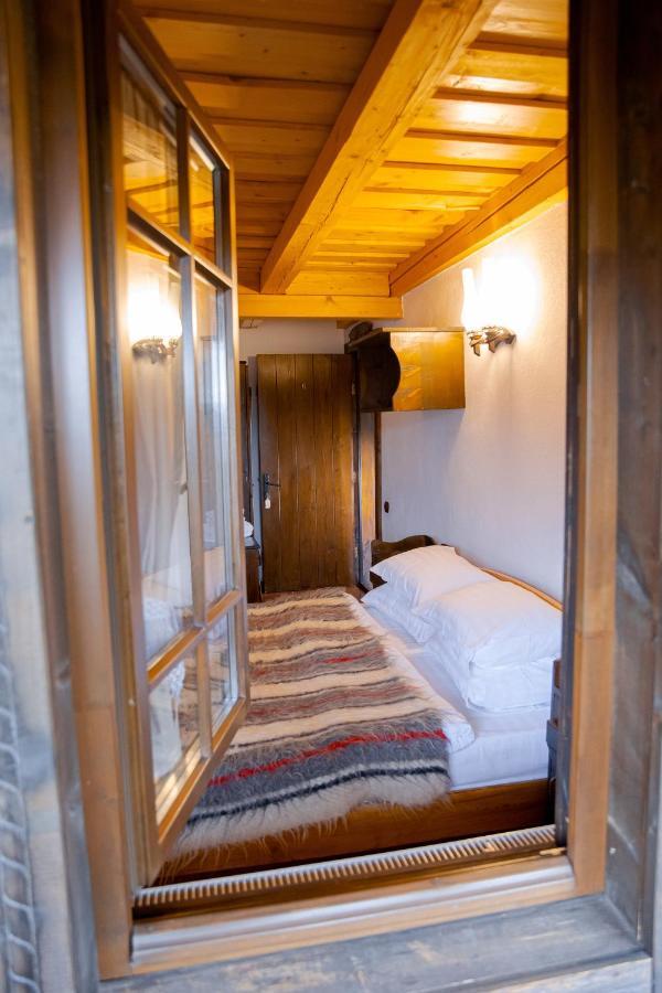 Conacul Drahneilor Hotel Ruscova Ngoại thất bức ảnh