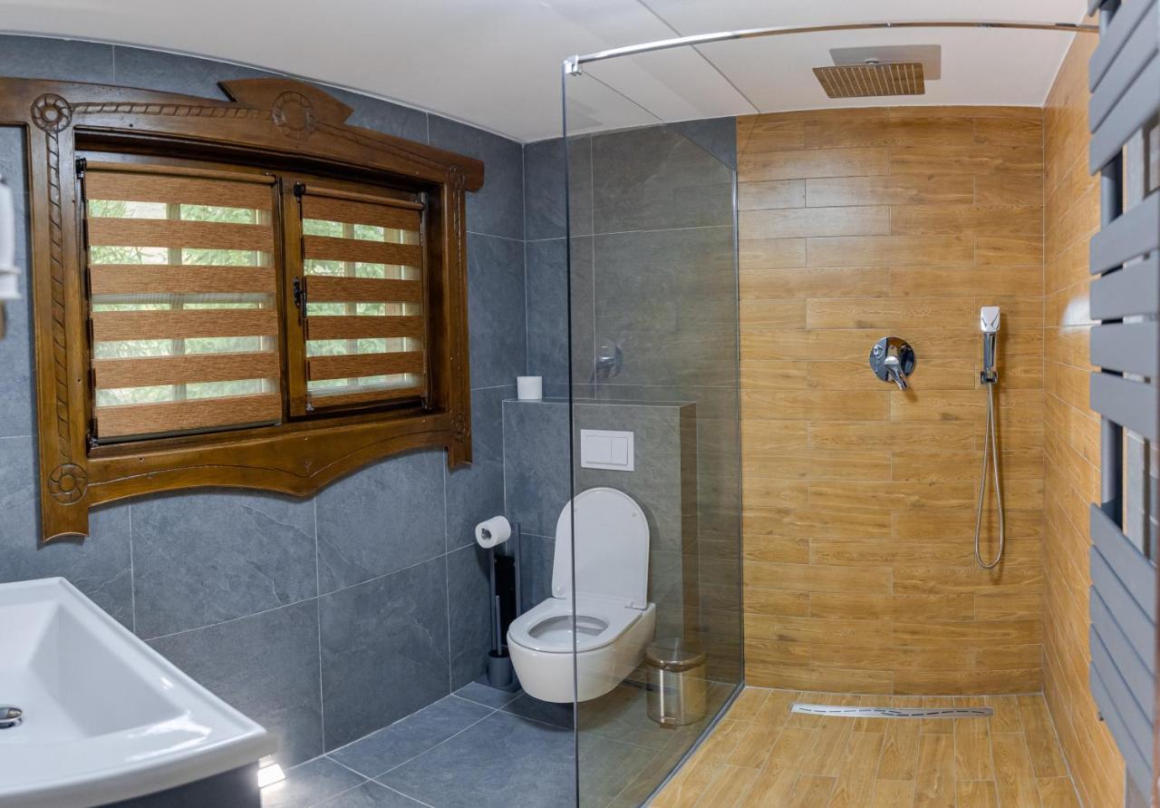 Conacul Drahneilor Hotel Ruscova Ngoại thất bức ảnh