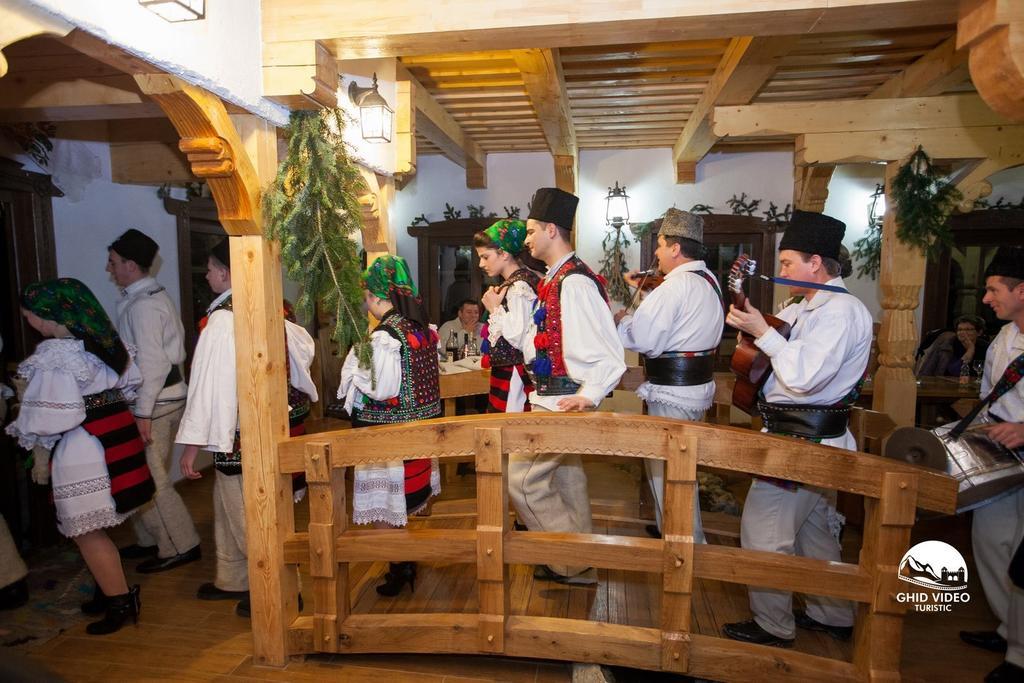 Conacul Drahneilor Hotel Ruscova Ngoại thất bức ảnh