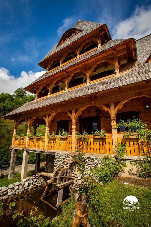 Conacul Drahneilor Hotel Ruscova Ngoại thất bức ảnh