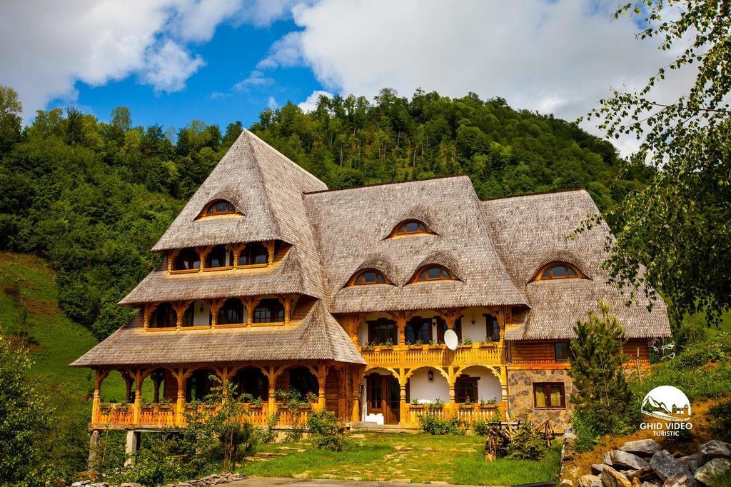 Conacul Drahneilor Hotel Ruscova Ngoại thất bức ảnh