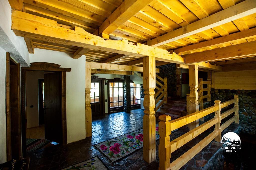 Conacul Drahneilor Hotel Ruscova Ngoại thất bức ảnh