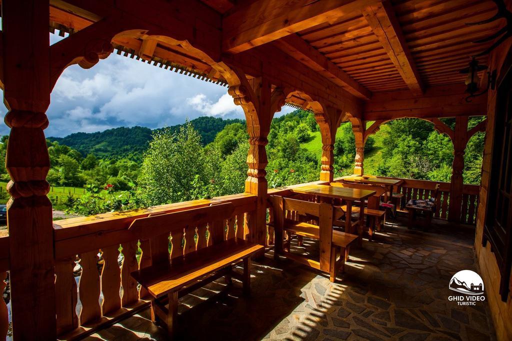 Conacul Drahneilor Hotel Ruscova Ngoại thất bức ảnh