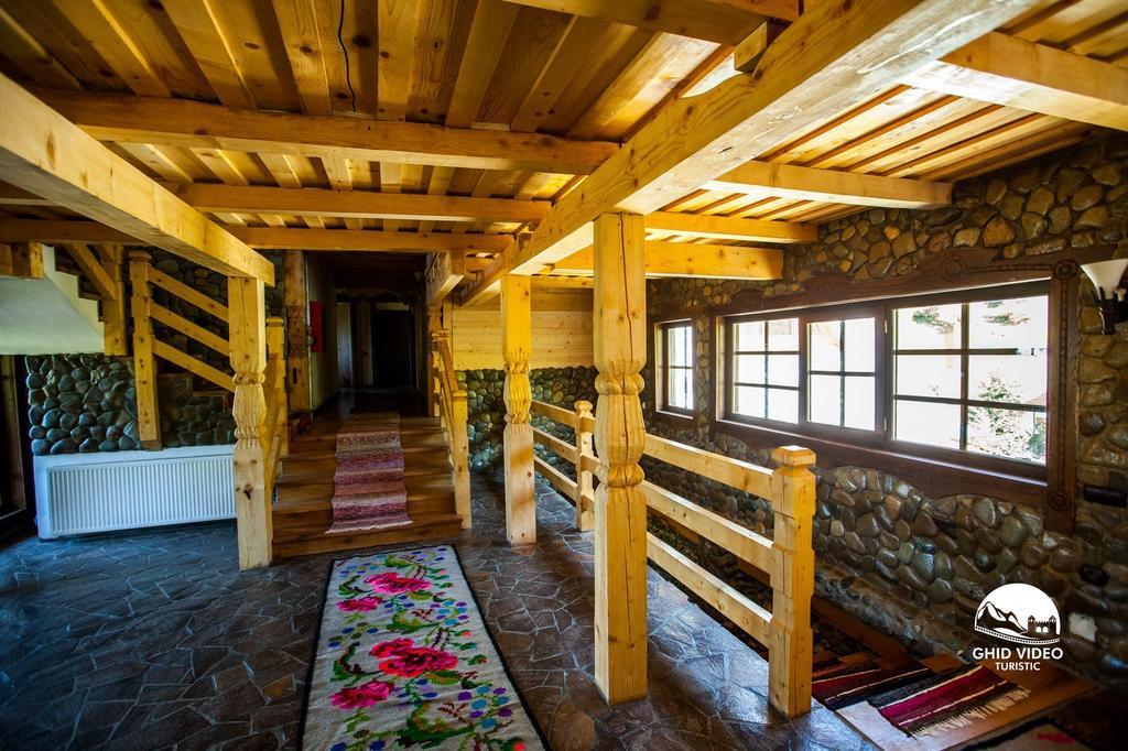 Conacul Drahneilor Hotel Ruscova Ngoại thất bức ảnh